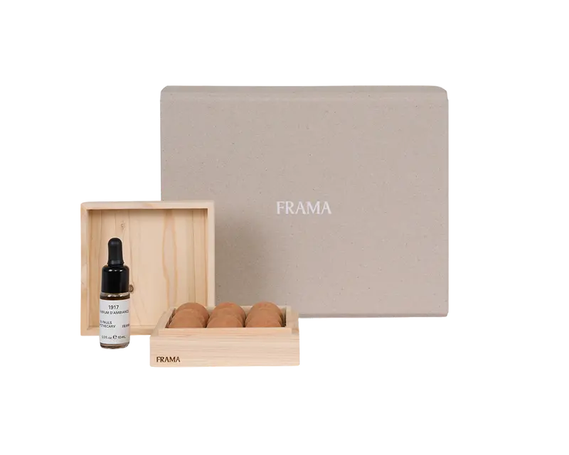 1917 Signature Diffuser Set: Natural Reed Diffuser & Refill Oil 1