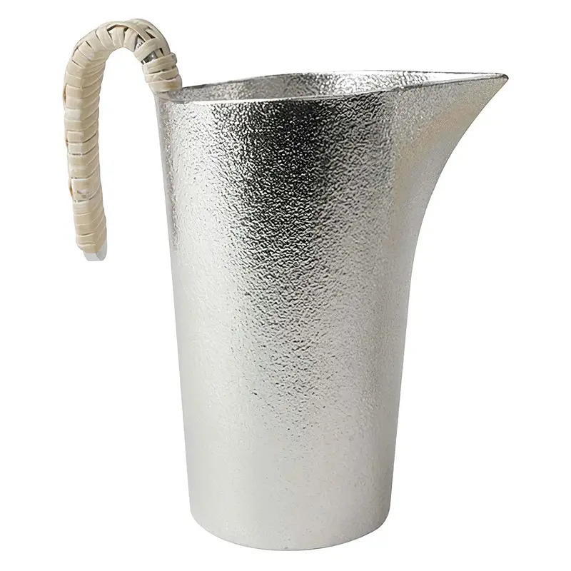 Chirori-Style Tin Sake Server – Curved Spout Design 1