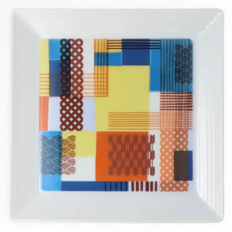 Harekutani Kissho Kikamon Porcelain Serving Plate – Hand-Painted Ceramic 1