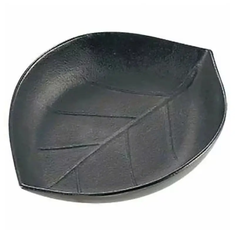 Ikenaga Artisan Cast Iron Leaf-Shaped Grill Plate 1
